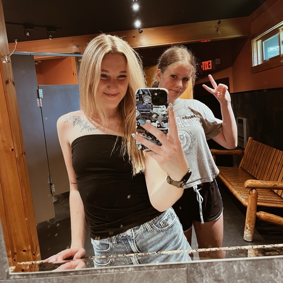 Meet your Posher, Hayley Jade - Picture 7 of 15